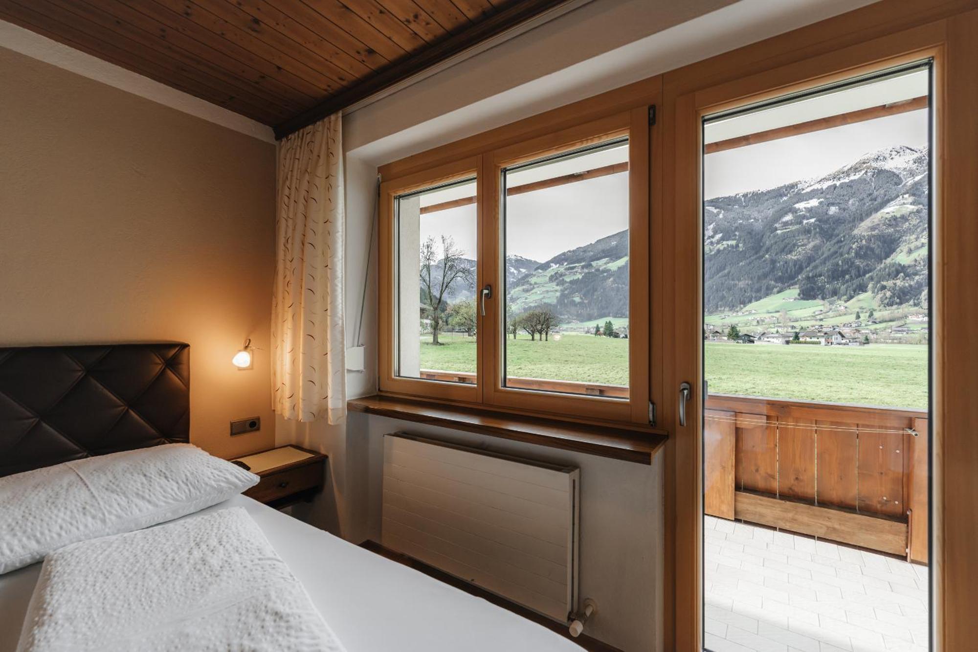 Alpenzeit Zillertal Apartments Zell am Ziller Room photo